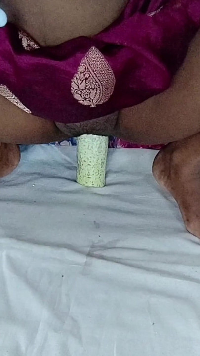 Desi girl hard  choot fucking by lauki and moaning louder | Clip 1