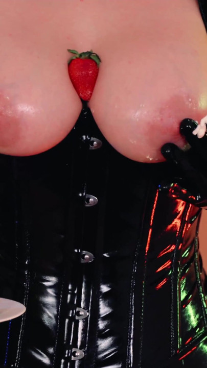 Sexy latex fetish video birthday cake splosh!
