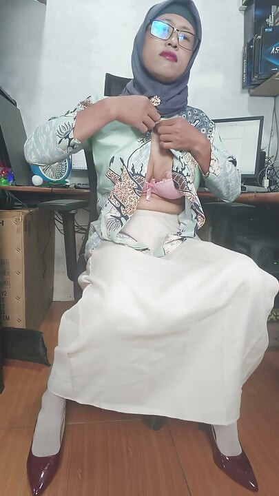kaamuk hijaab vaali kinnar hastamaithun karti hai