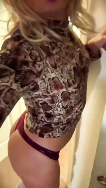 Kadın kılıklı kadın dildo götten sikiş sürtük derlemesi