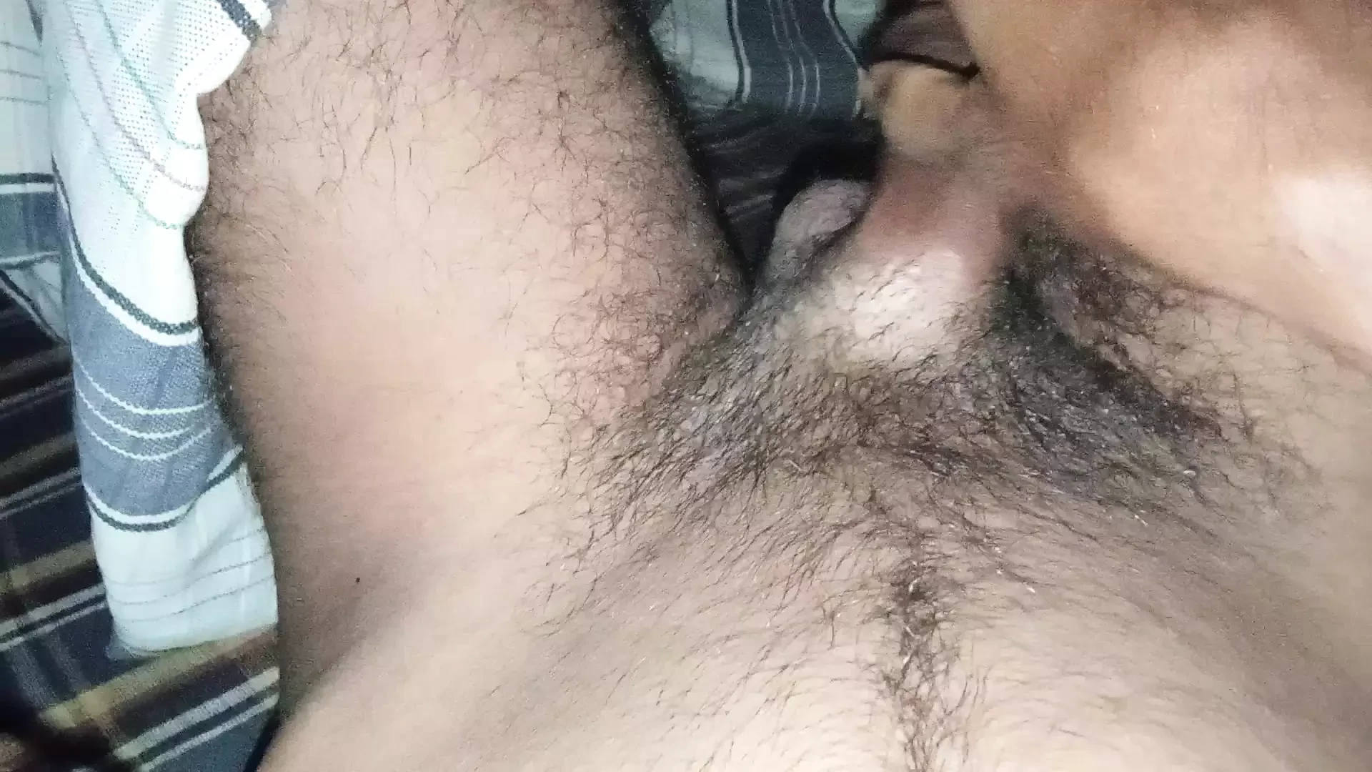 Homens secretamente fodendo mastrubação na sala muito duro para meninas