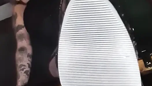 Menjadi Jalang Bootworship