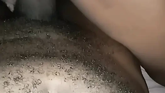 O şişman yarağa biniyor