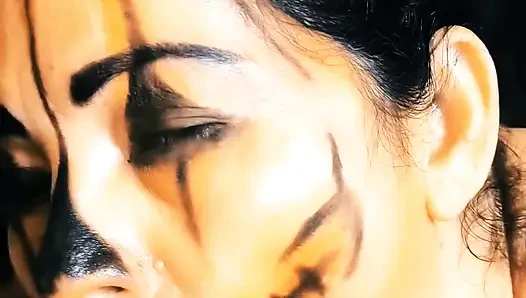 Tetangga seksi yang kerasukan melakukan blowjob terbaik dengan air mani di mulutnya dan menelan semuanya. ASMR meringis keenakan dan telan sperma