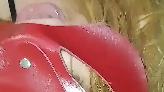 Kocasının aldatılmış çocuğu evde değil ama o evdeydi.