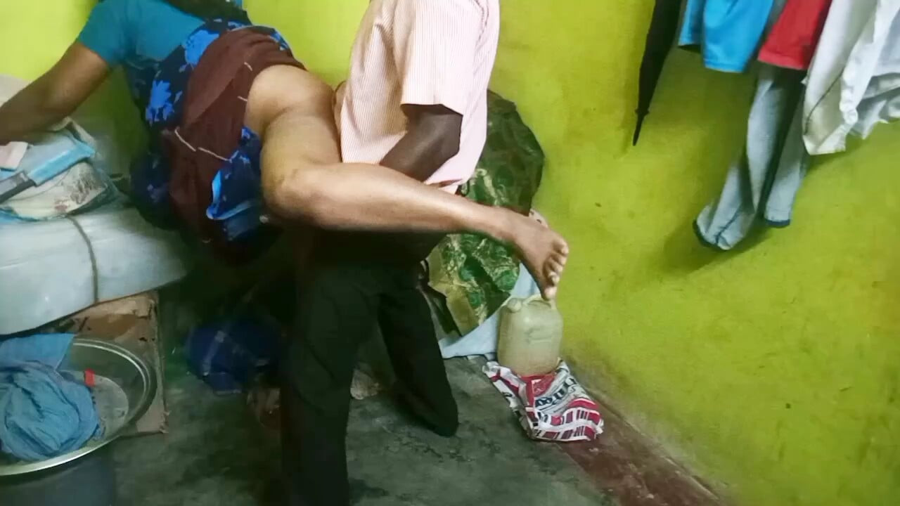 Indian Saree salesman having some good sex with customer