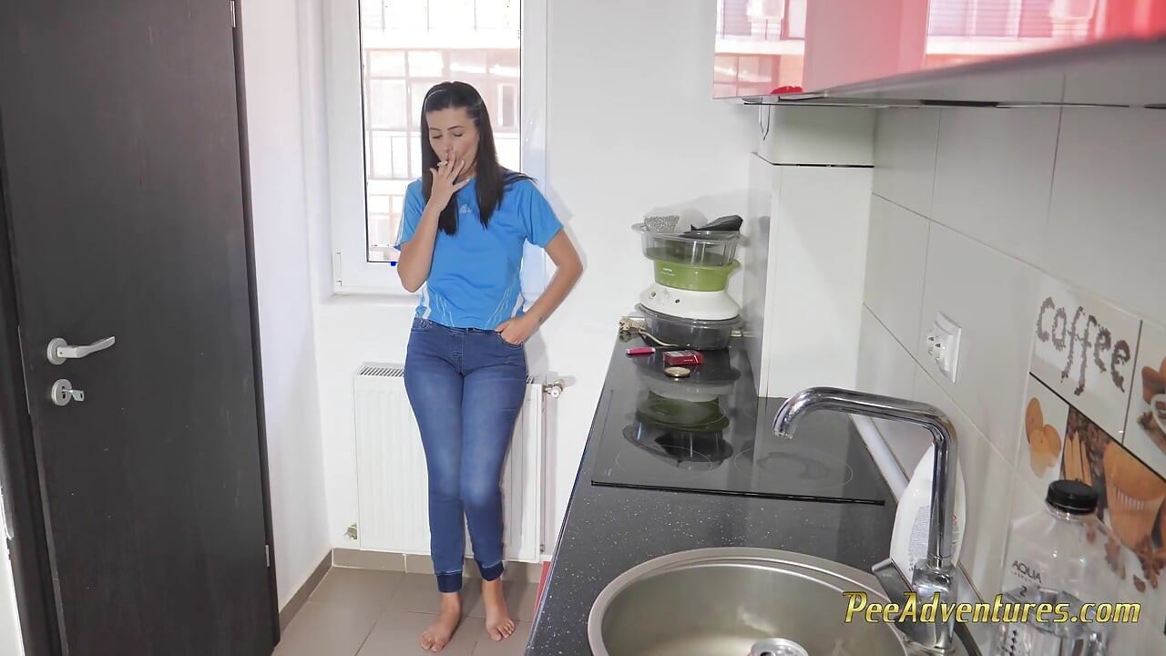 Smoking and wetting my jeans in the kitchen - Pee accident while cleaning the house - Wet her shorts on a coffee table