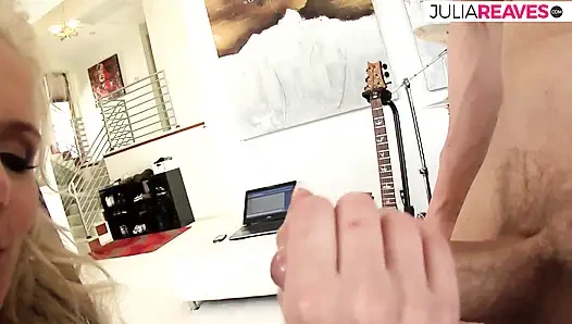 Sarışın iki büyük yarağı aynı anda amını sikiyor