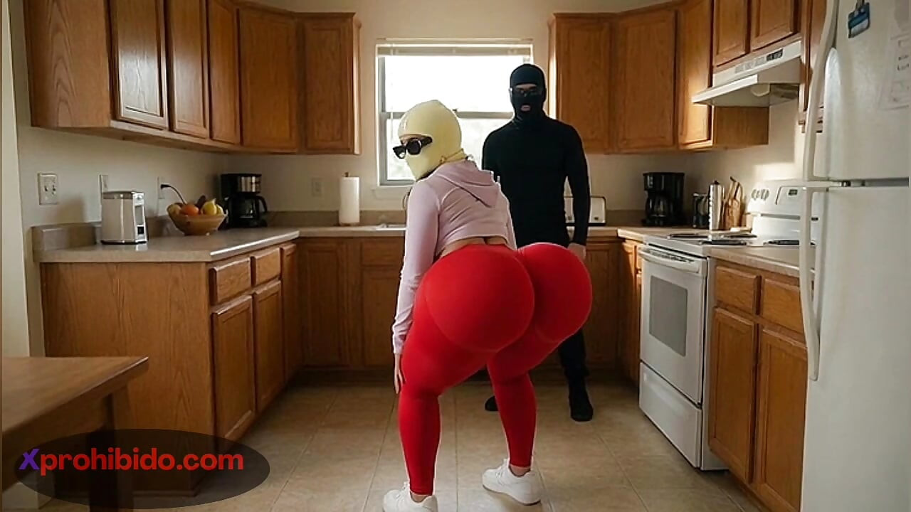 Petite Big Ass Girl Bouncing Her Massive Ass