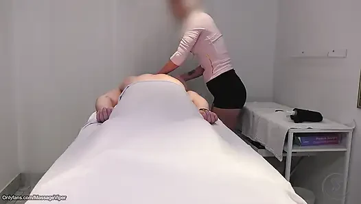 Tukang pijat seksi bugil dan akhir yang bahagia