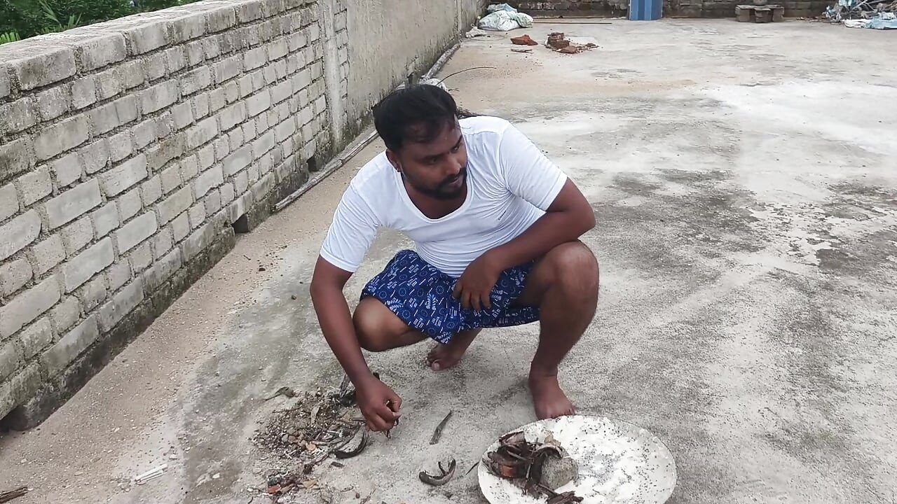 सुंदर भारतीय गांव की आंटी हॉट रोमांस बड़े स्तन प्रेस और छत पर चूत की चुदाई