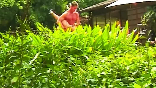 College Confessions: Heißer Pool-Sex mit asiatischer