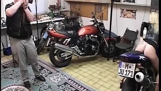 Alman Kapılarının Arkasında Özenle Siktir Edilir - Tam Film