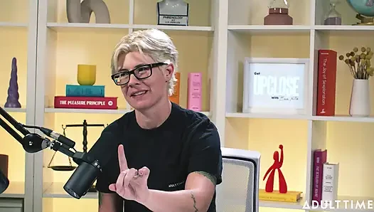 Khloe Kingsley kamerada fışkırtıyor ve kırmızı bayraklar | Adult Time Podcast