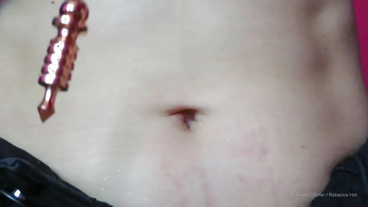 魅惑的なへそ