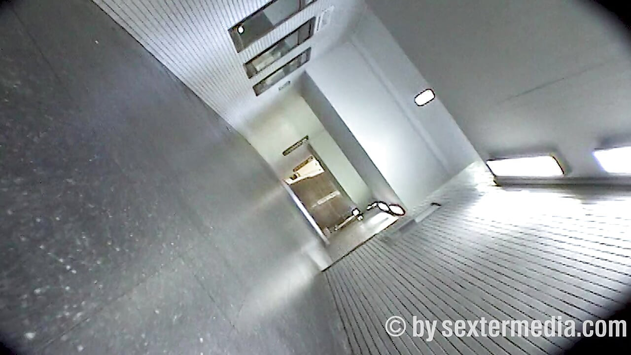 마들렌은 욕망 가득한 털복숭이 음부에 견인된다