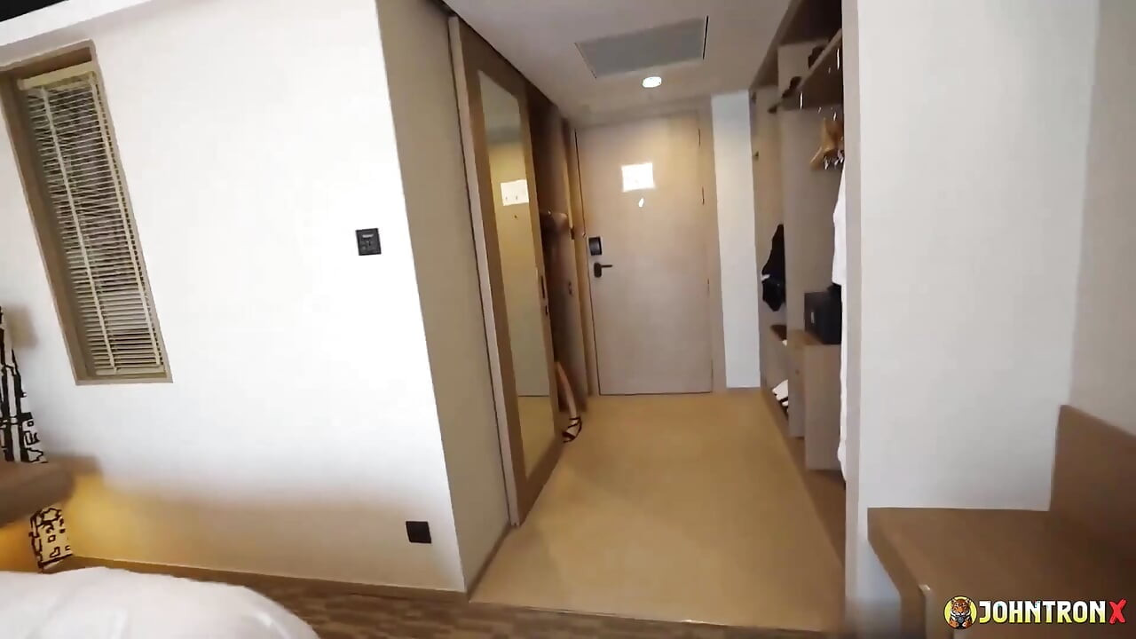 Johntronx - awek Asia yang sempurna dalam pakaian dalam hitam sempurna dikongkek