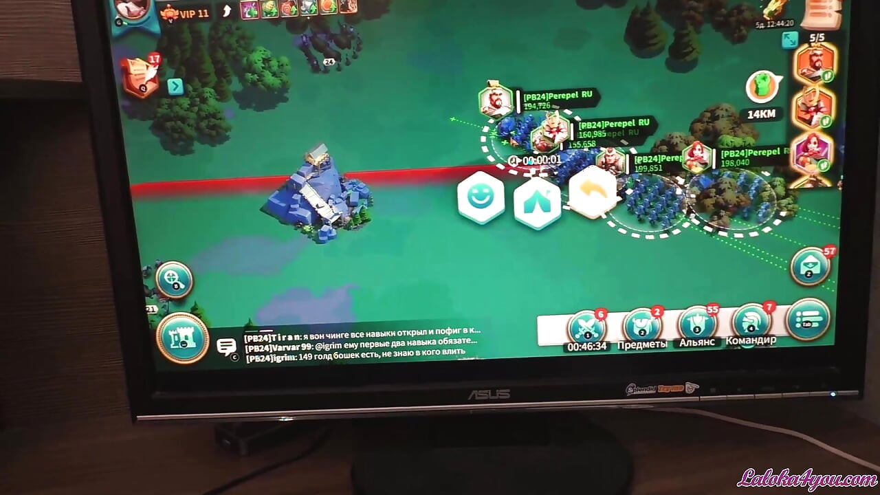 Teen distracted boyfriend from playing PC with a sensual blowjob