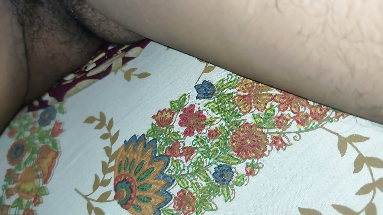 Deljenje kreveta sa tetkom me napalilo