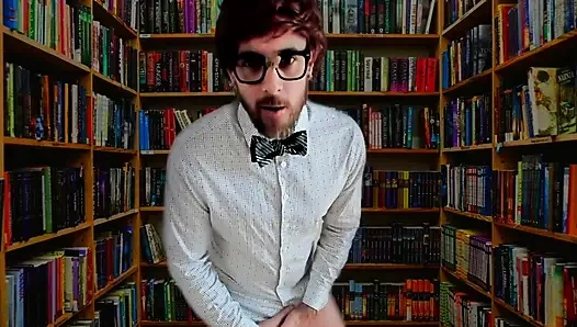 Cadılar Bayramı için eğlenceli bir asmr inek rolü yaptı!