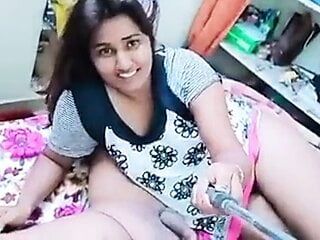 Swathi Naidu disfrutando del sexo con su marido para un video