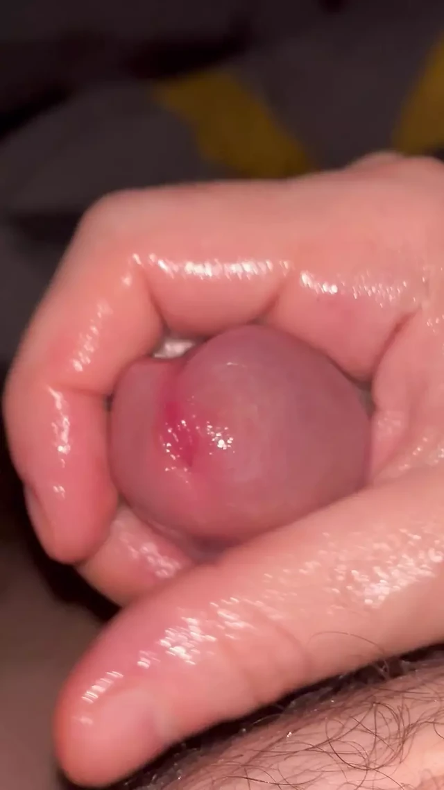I take advantage of my wife's absence to touch myself while thinking of her beautiful juicy