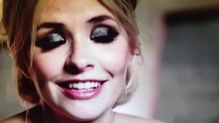 Holly willoughby看起来非常性感