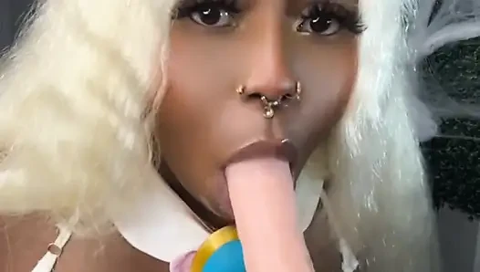 Cowpeach schlampiger blowjob
