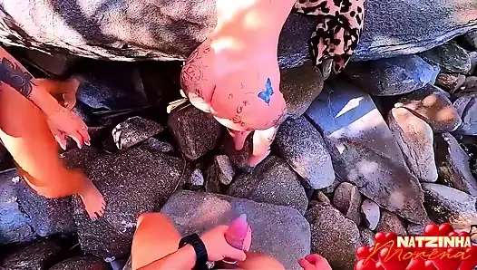 Fantasi Di Pantai - Pirang Dan Brunette (pov)
