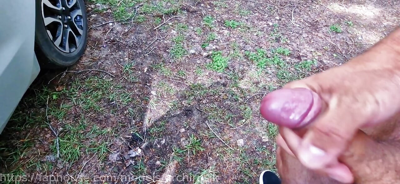 A horny athlete's cruise on the track in public, without condoms, with cum!