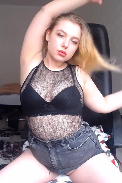 Teen Girl Dirty Talk and Show Her Huge Tits! She Wants U so Much