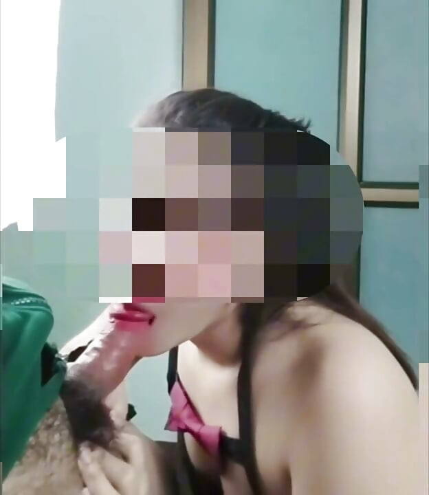A famous Thai student girl gives a blowjob and breaks her mouth.