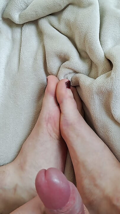 Play with my Feet and Cock (No Cum!)