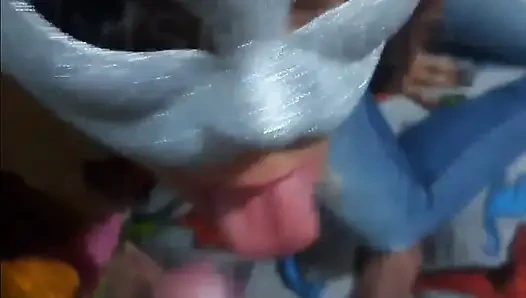 Я убедила свою соседку сделать мне минет