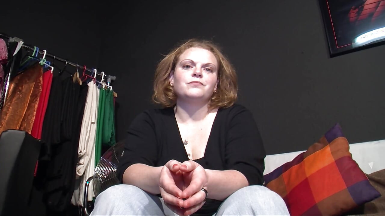 Fat German slut stuffs her pussy with a big dildo