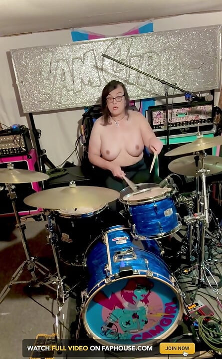 Kit de turneu topless, Eu expun setul de tambur