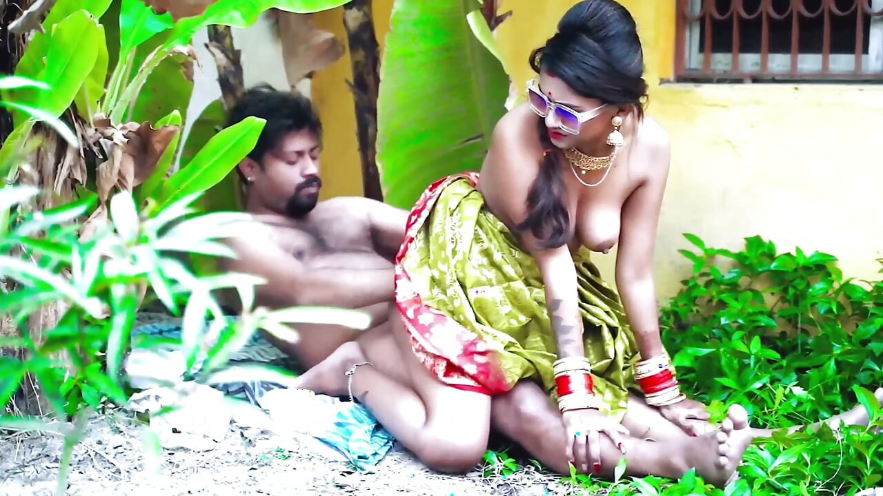 Devar ne Bhabhi ko akele me dekh kar chod diya