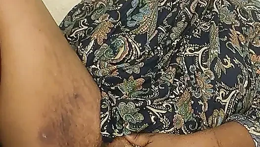 Arabian mom trying to squirt in her bedroom