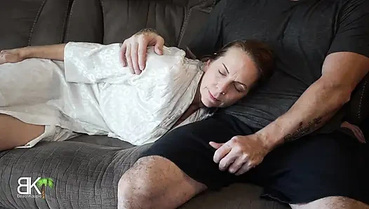 Мамочка и пасынок делят диван! Aitsf230407