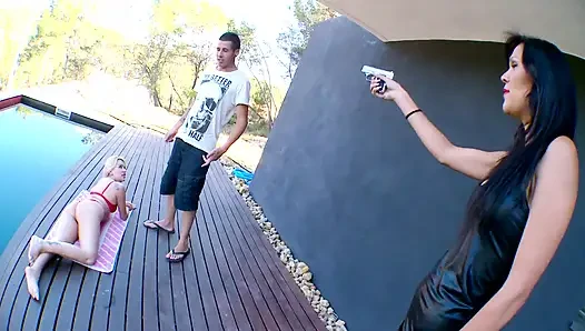 venus lova und kevin weiße rosa muschi am pool gefickt