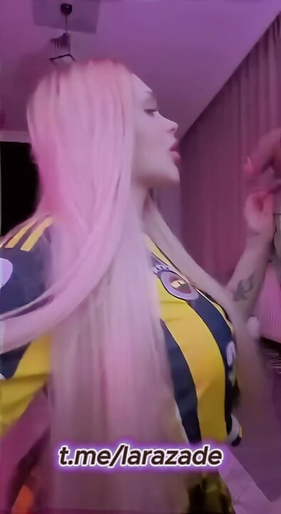 אישה בלונדינית לבד עם זין גדול - פורנו טורקי פנרבחצ'ה