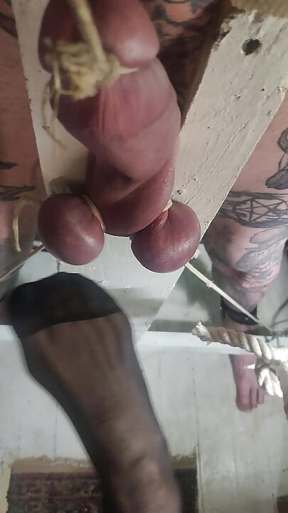 Goode chica unholy crucifijo ballbusting pt2