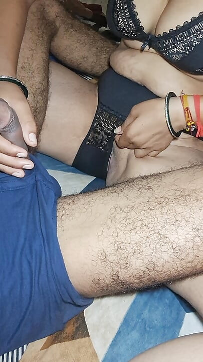 Anal job with Sunni bhabhi hot indian housewife sucking cock