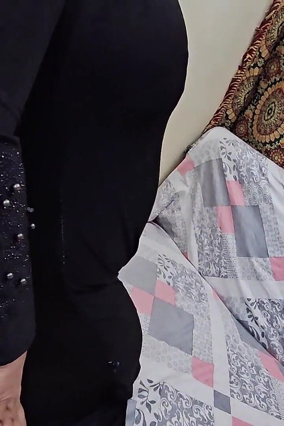 Man From U.s Convinced a Muslim Woman to Show Hairy Armpit