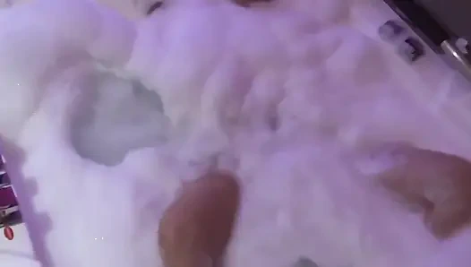 Tam video - kocamı motelde en iyi arkadaşıyla ilk kez aldatıyor