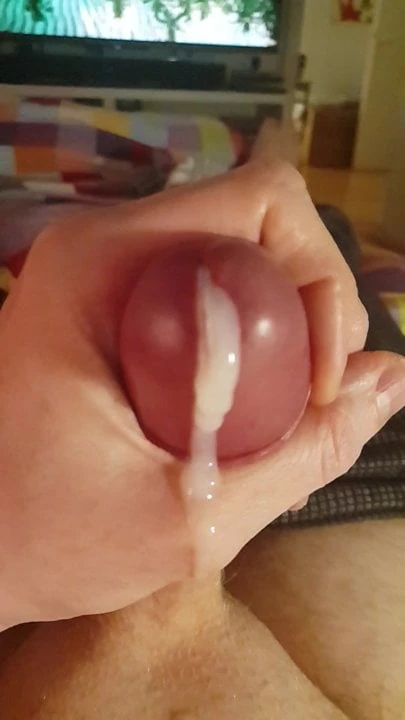 Heisse Ladung aus meinem uncut Schwanz