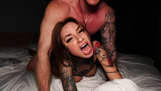 Mulut dan memek babygirl dientot habis-habisan sampai dicrot di dalam