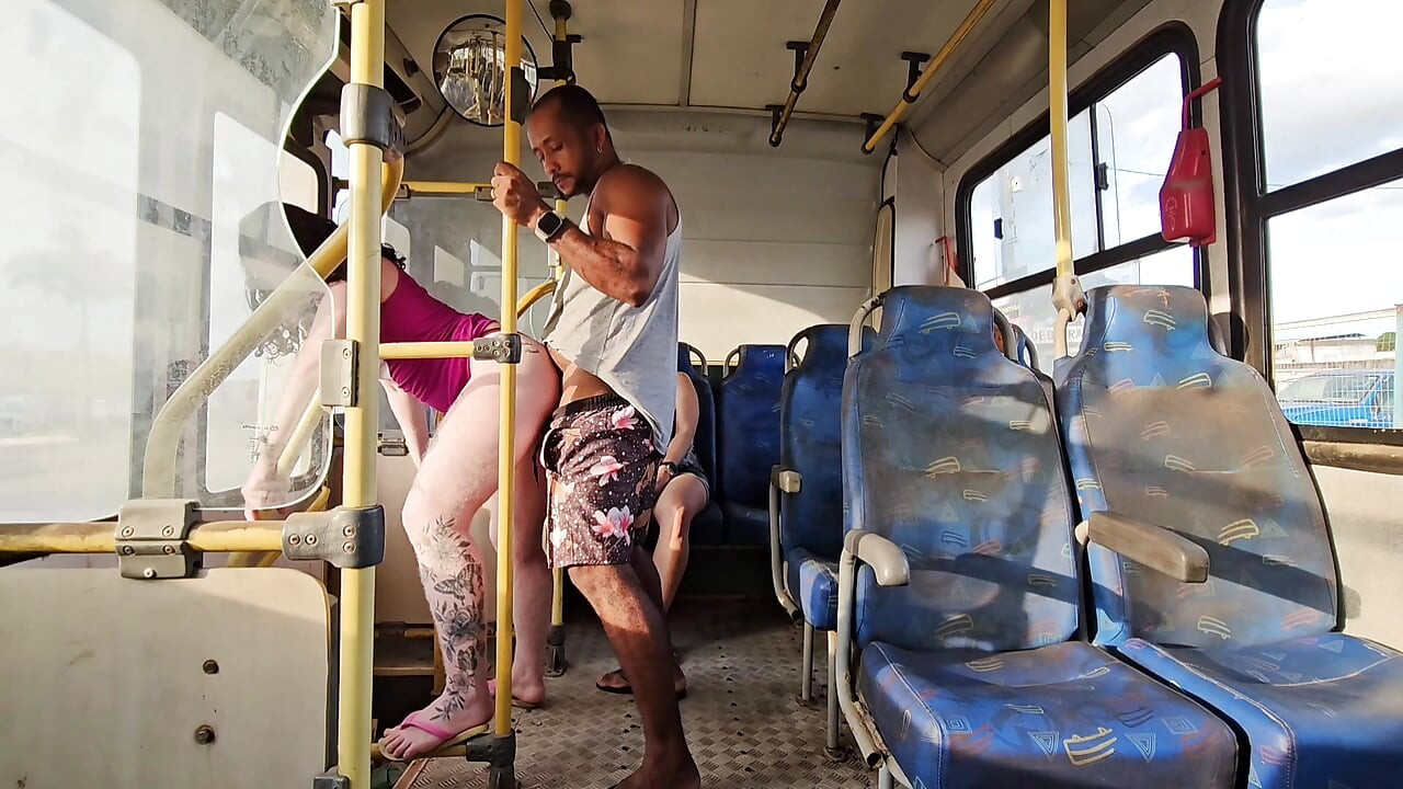 DUDE GETS ON PUBLIC TRANSPORT I SCREWED UP FOR EVERYONE TO SEE AND LEFT