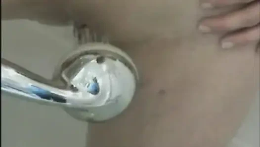 Adam kız arkadaşını filme alıyor