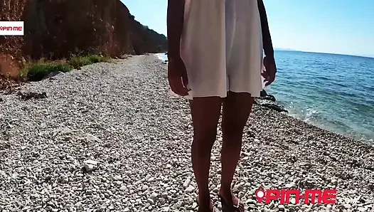 Azgın Yunanlılar halka açık plajda ve airbnb'lerinde seks yapıyor